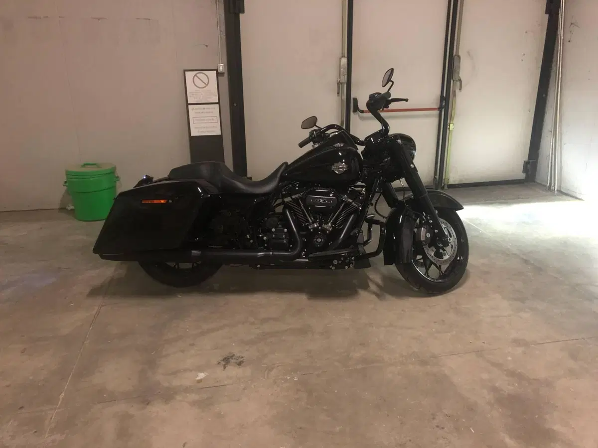 Harley-Davidson Road King Special (2021 - 25) (2)