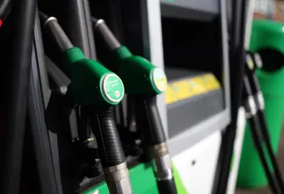 Perch&eacute; l'Italia resta tra i sette paesi con la benzina pi&ugrave; cara in Europa?