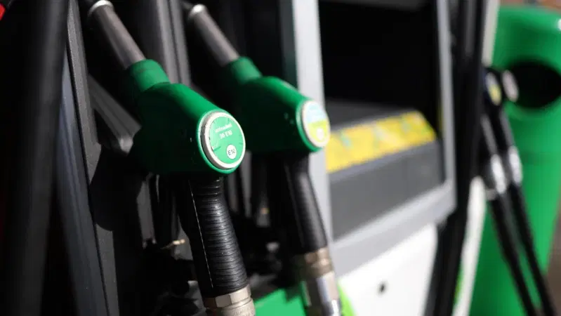 Perch&eacute; l'Italia resta tra i sette paesi con la benzina pi&ugrave; cara in Europa?