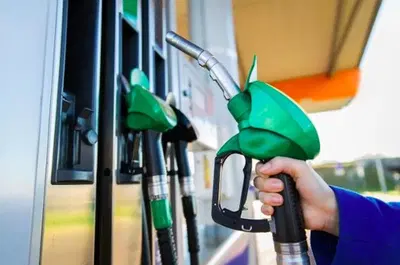 Acqua nella benzina? Cosa fare se il pieno danneggia la moto