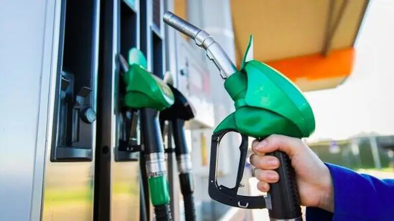 Acqua nella benzina? Cosa fare se il pieno danneggia la moto
