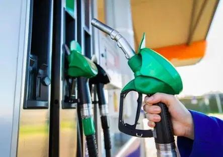 Acqua nella benzina? Cosa fare se il pieno danneggia la moto