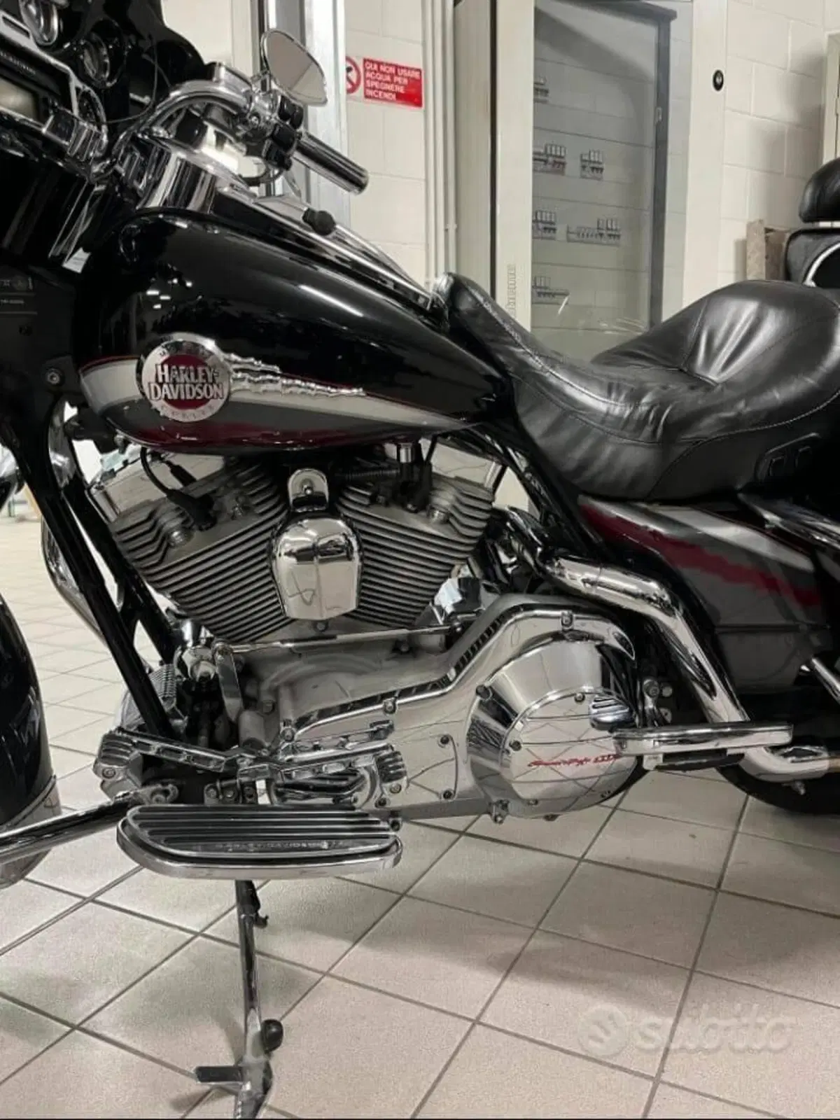 Harley-Davidson 1800 Electra Glide Ultra Classic (2005 - 06) - FLHTCUSE (4)