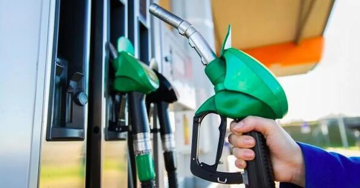 Acqua nella benzina? Cosa fare se il pieno danneggia la moto