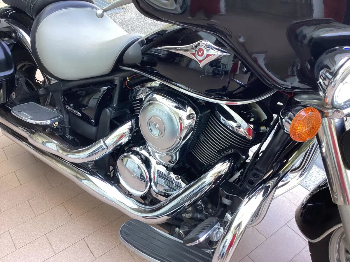 Kawasaki Vulcan VN 900 Custom (2006 - 09) (4)