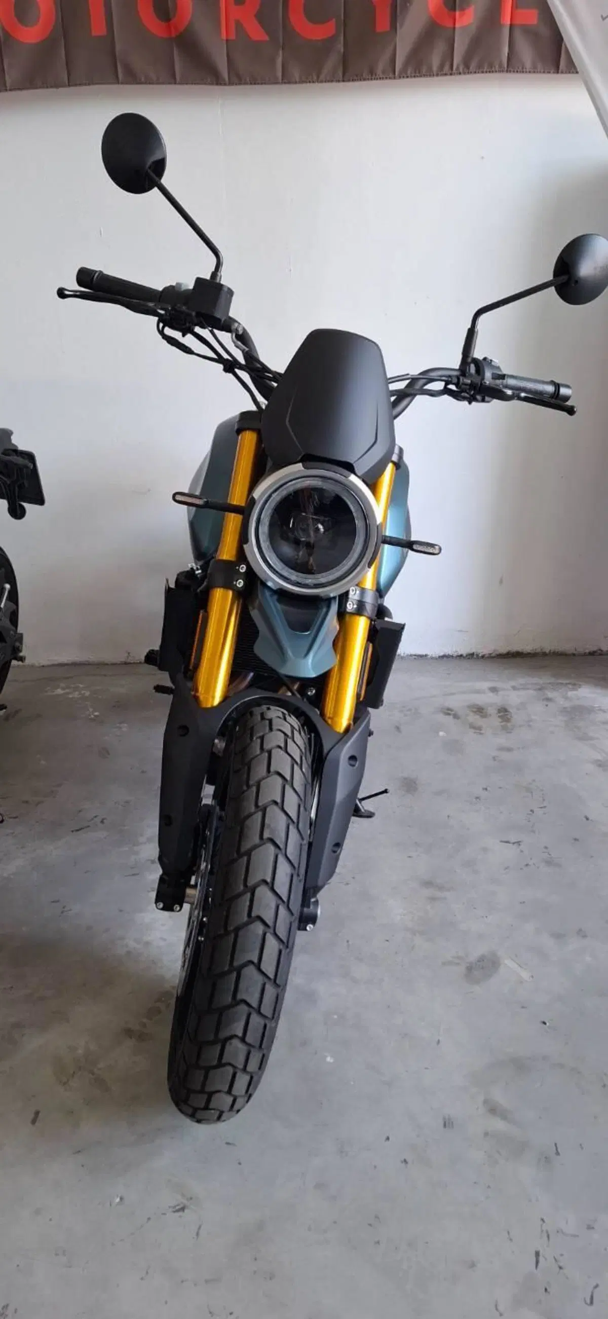 Moto Morini SEIEMMEZZO SCR (2022 - 26) (2)