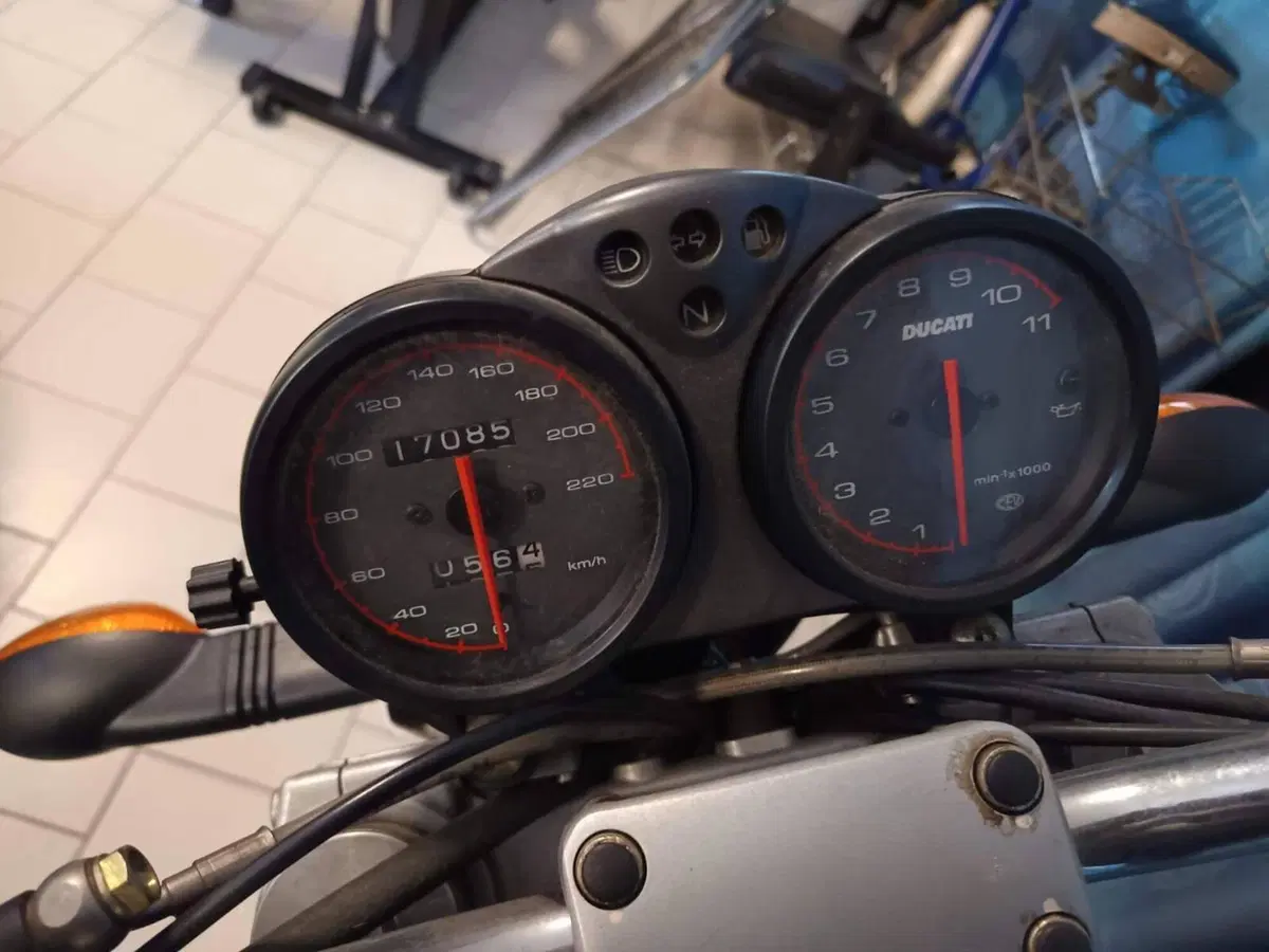 Ducati Monster 600 City Dark (1998 - 02) (3)