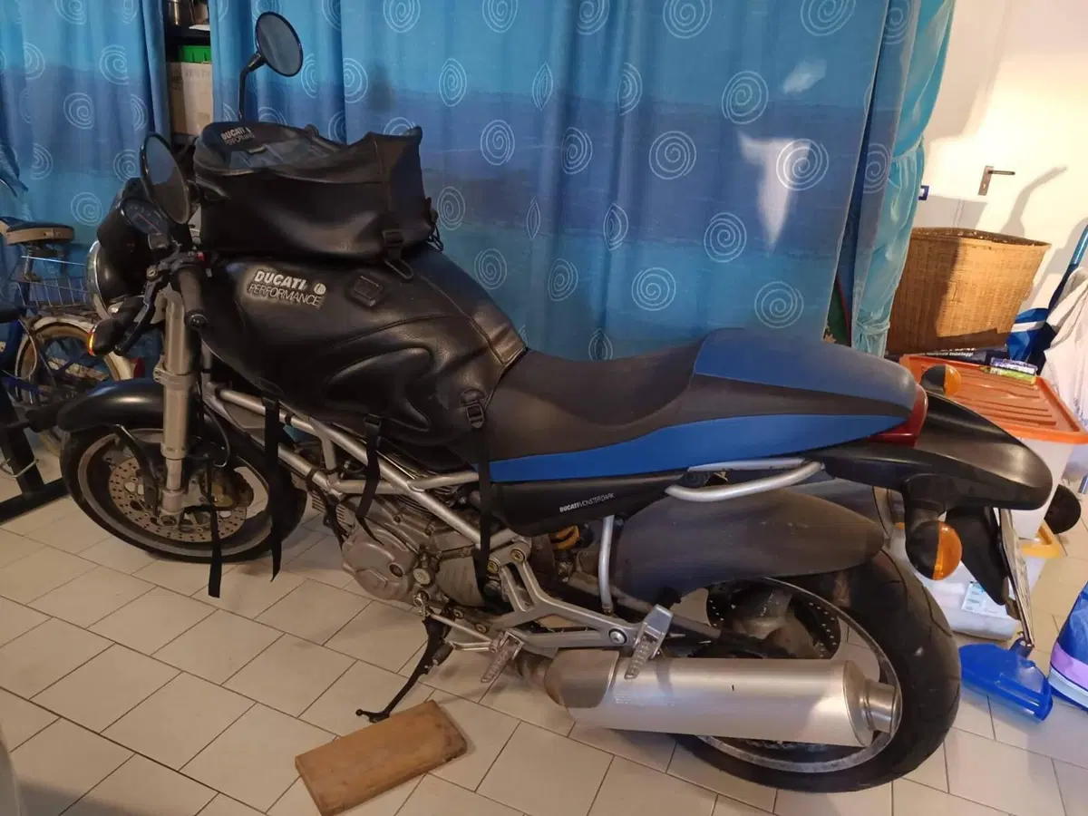 Ducati Monster 600 City Dark (1998 - 02) (4)