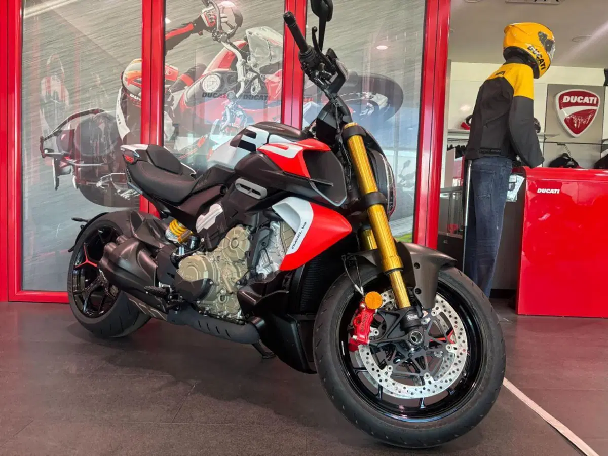 Ducati Diavel V4 RS (2026)
