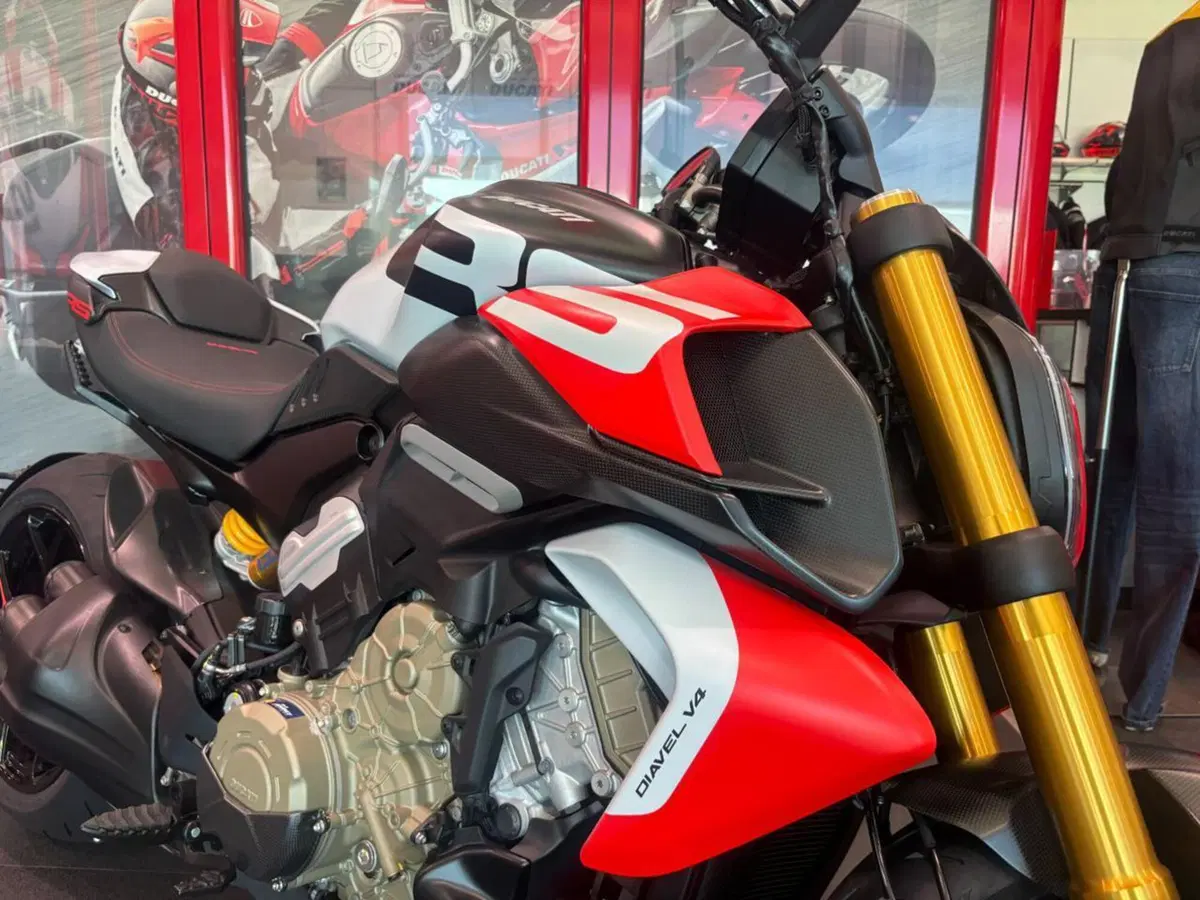 Ducati Diavel V4 RS (2026) (4)