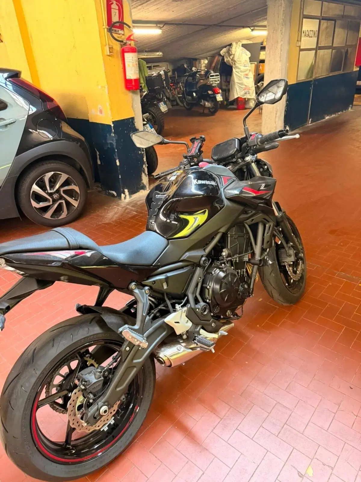 Kawasaki Z 650 (2025 - 26) (9)