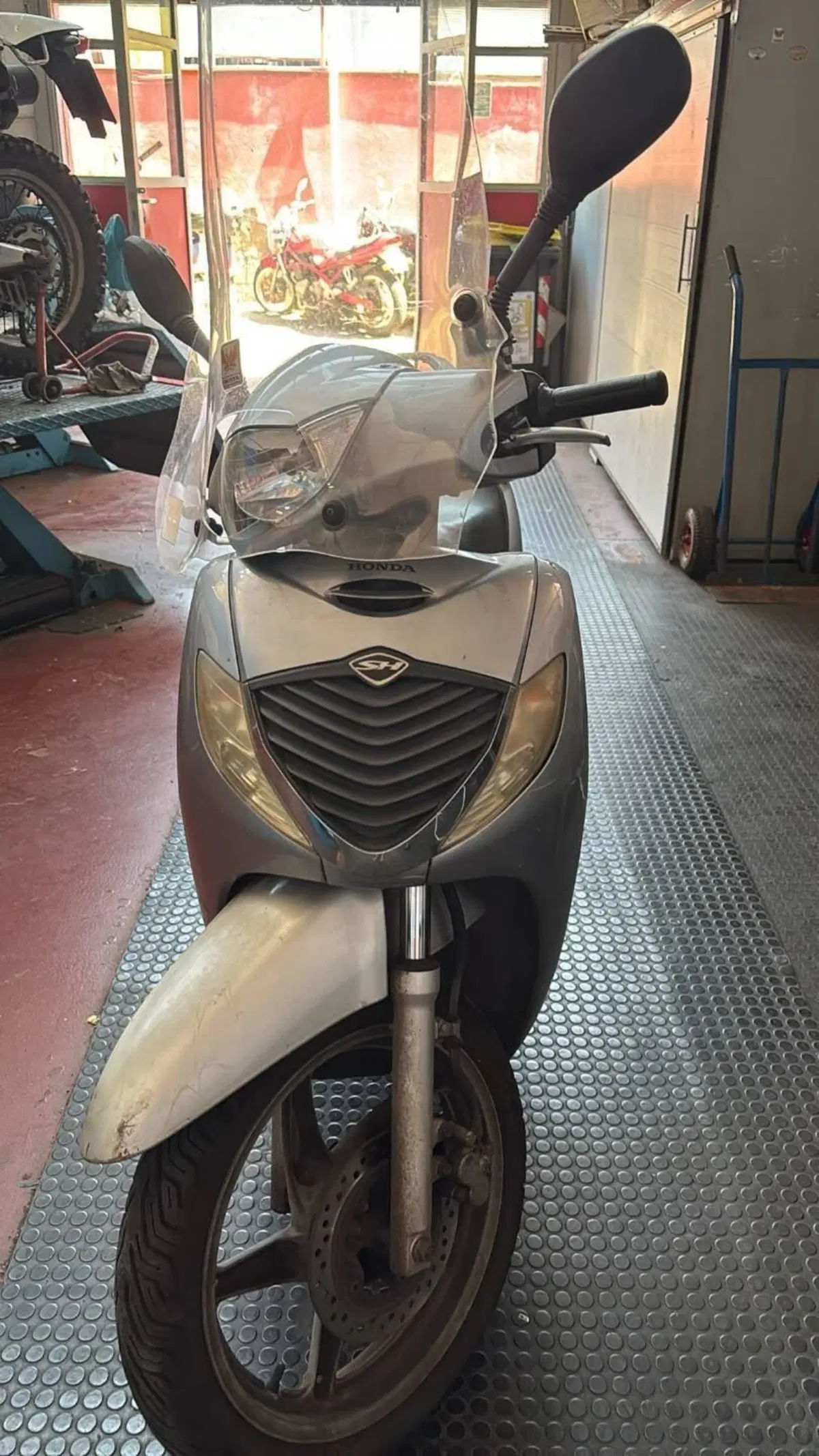 Honda SH 150i (2005 - 08) (2)