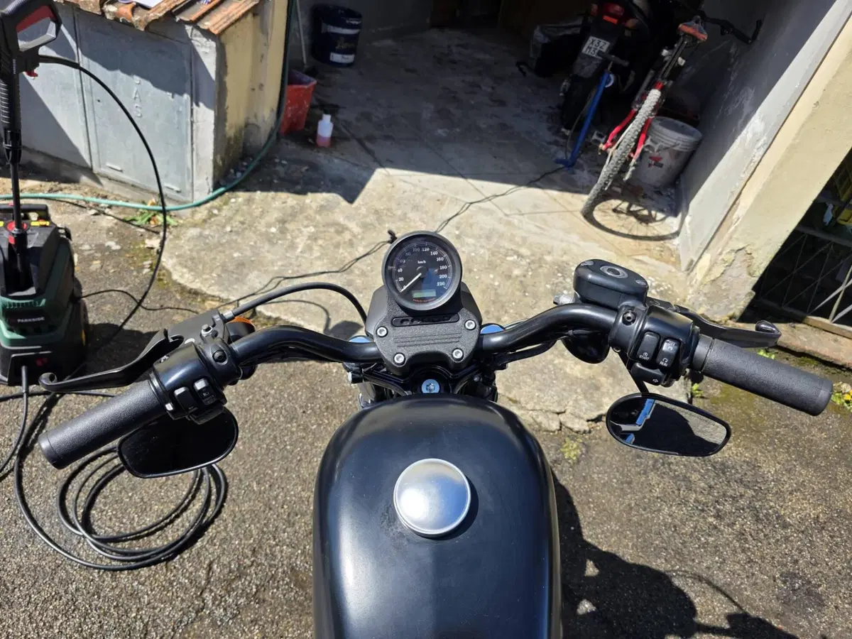 Harley-Davidson 883 Iron (2009 - 11) - XL 883N (14)