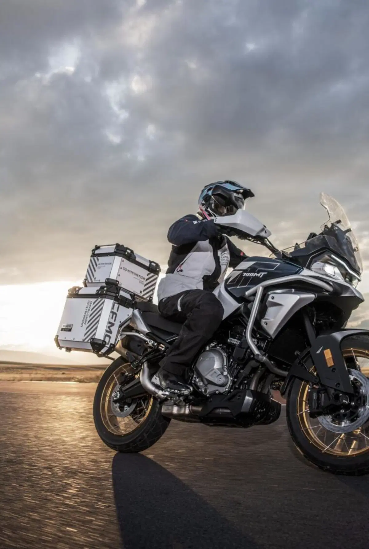 CFMOTO 700MT Adventure (2025 - 26) (5)