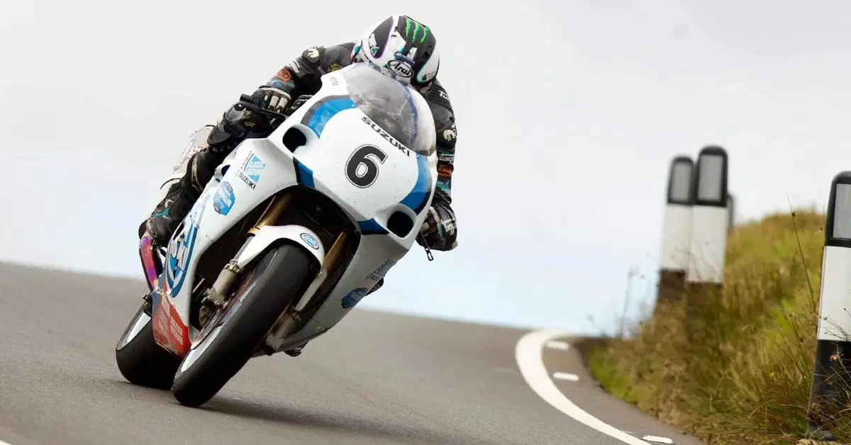 Classic TT: Dunlop a 129 mph di media (!) sulla Suzuki GSX-R 750 vince la F1