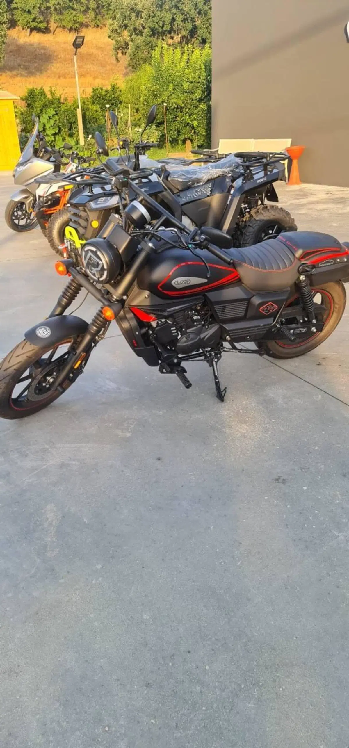 Um Italia Renegade Vegas 125 (2023 - 26) (2)