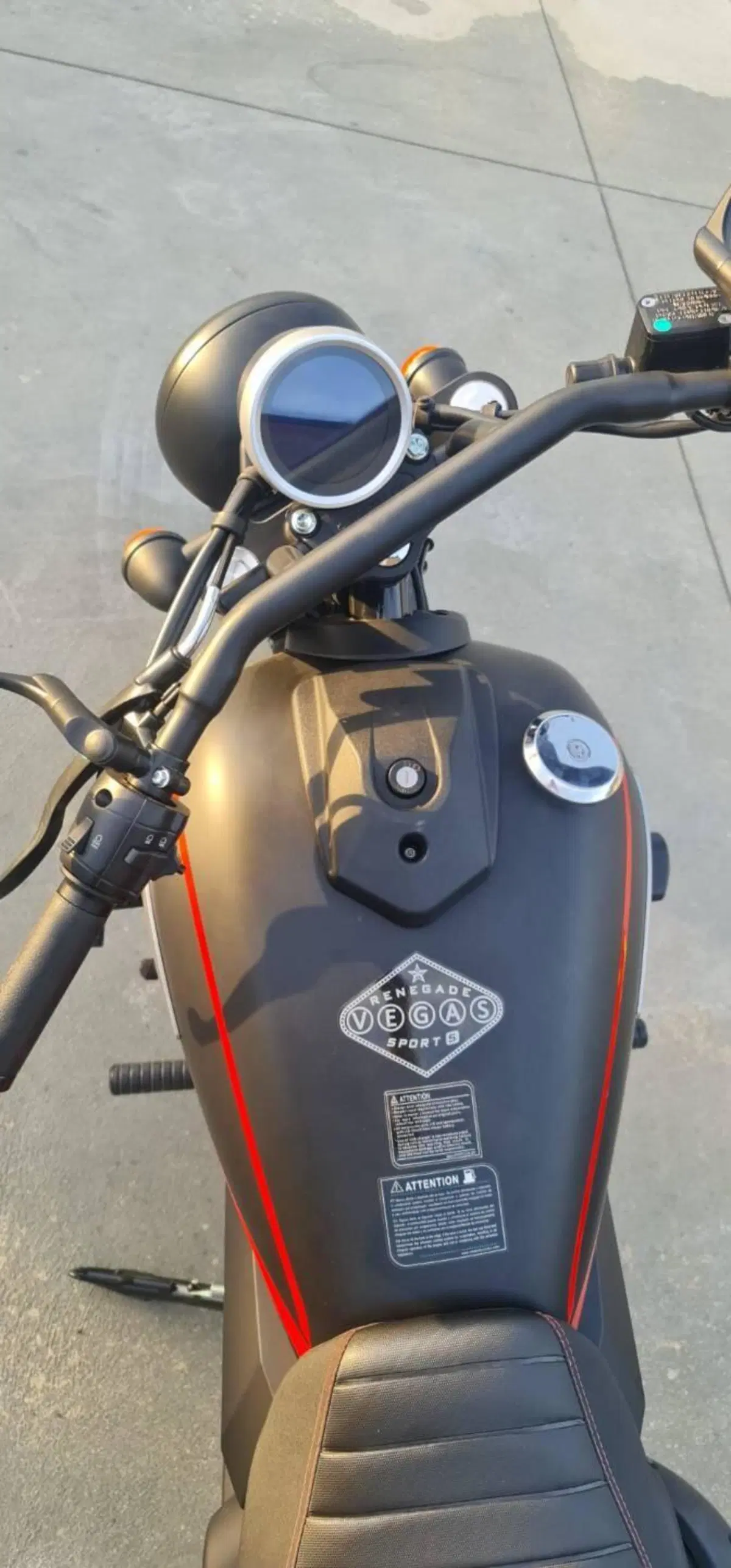 Um Italia Renegade Vegas 125 (2023 - 26) (9)