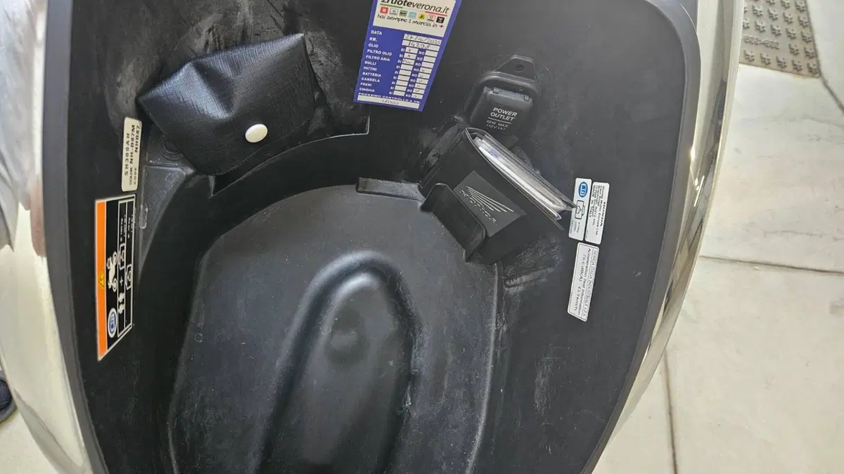 Honda SH 300 i ABS (2016 - 20) (10)