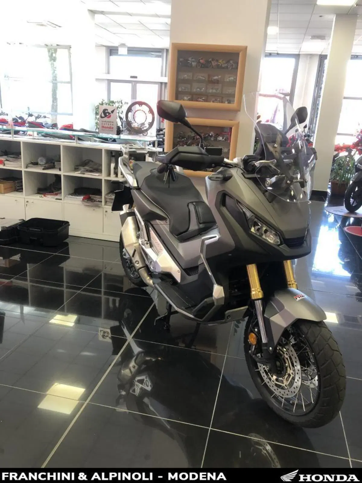 Honda X-ADV 750 (2017) (2)