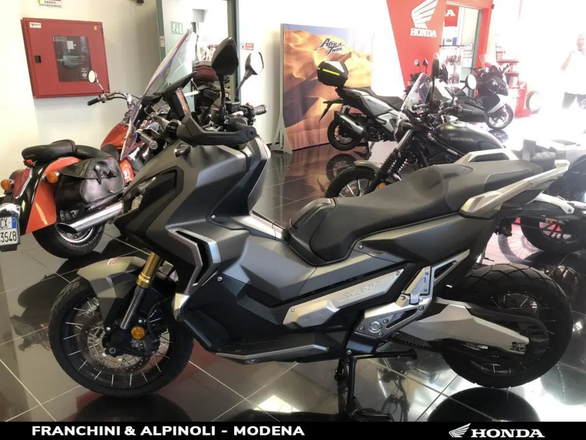 Honda X-ADV 750 (2017) (3)