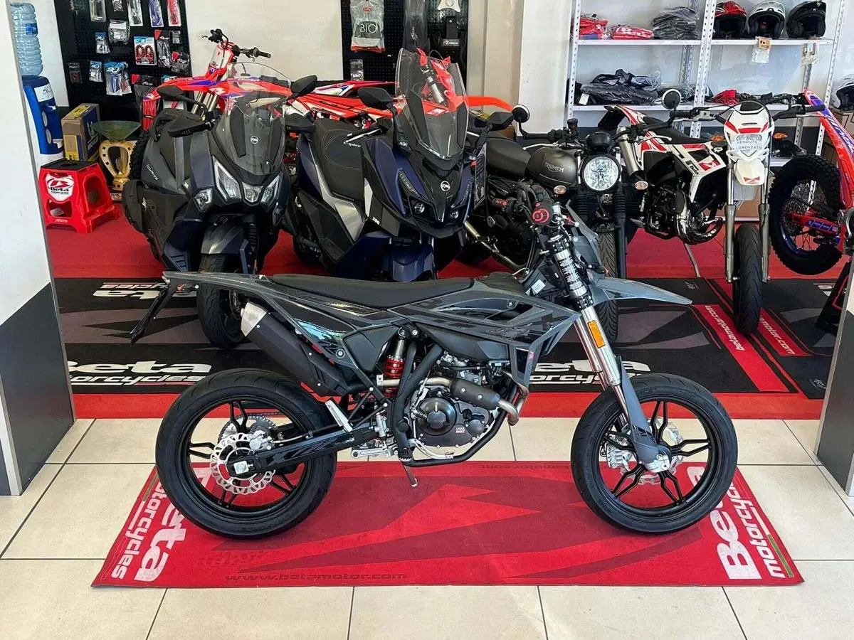 Betamotor RR 125 4T Motard T - X Special Edition (2025 - 26) (2)