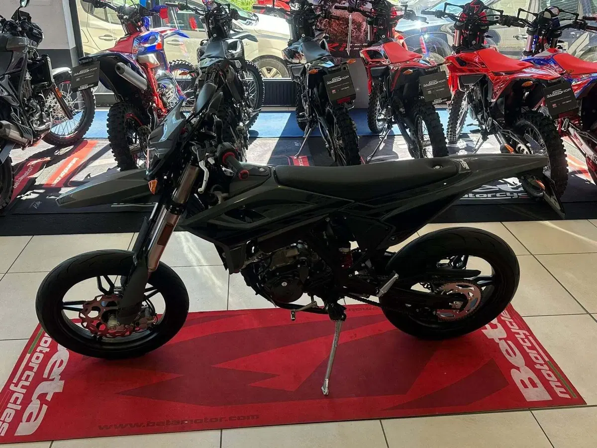 Betamotor RR 125 4T Motard T - X Special Edition (2025 - 26) (6)