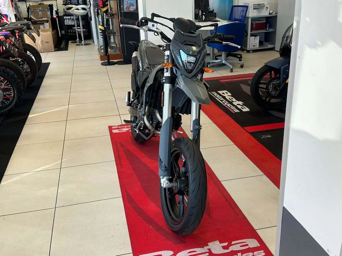 Betamotor RR 125 4T Motard T - X Special Edition (2025 - 26) (8)