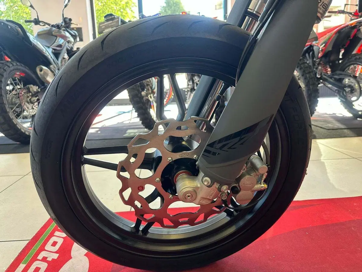 Betamotor RR 125 4T Motard T - X Special Edition (2025 - 26) (12)