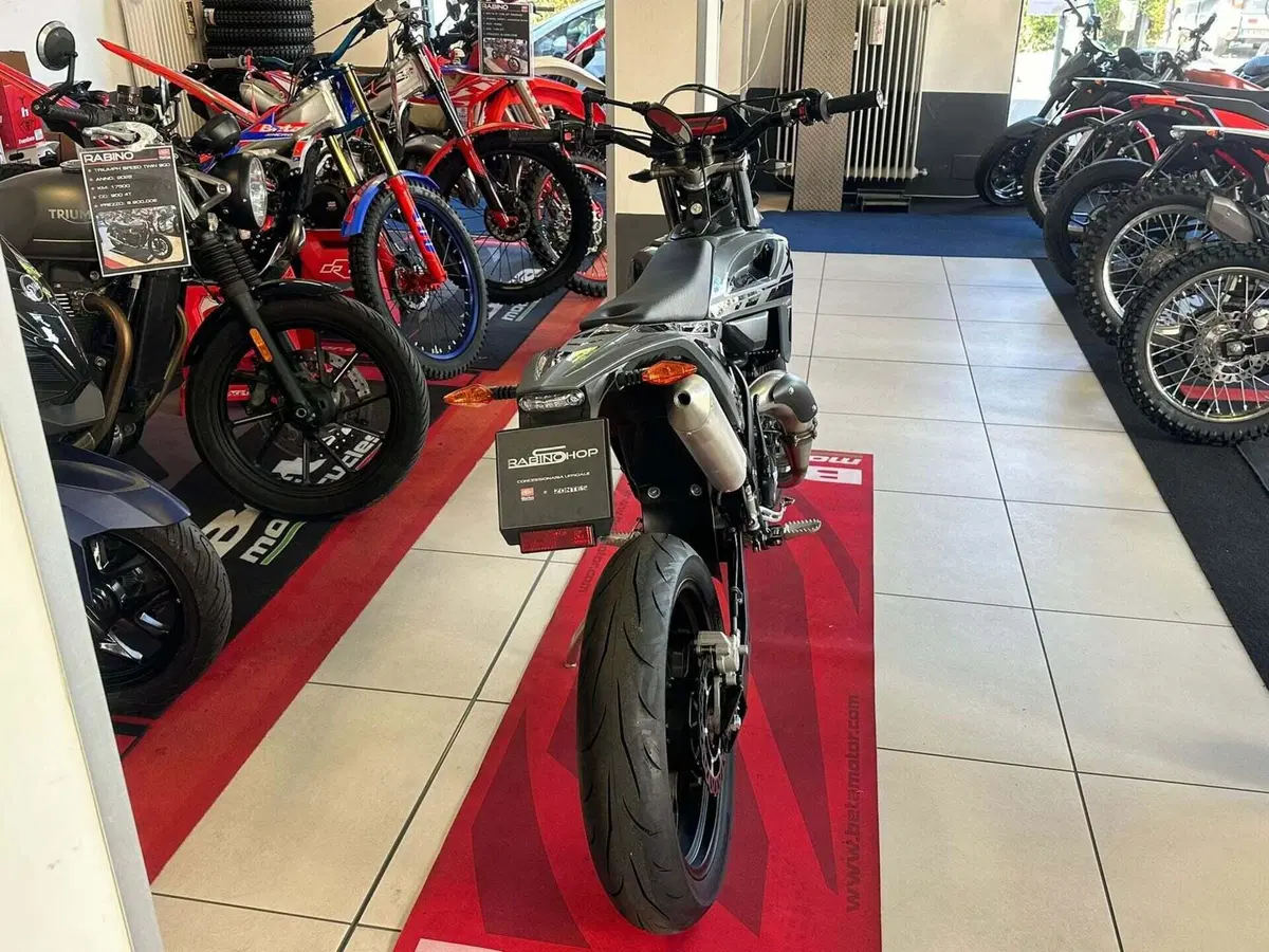 Betamotor RR 50 Motard - X Special Edition (2024 - 26) (4)