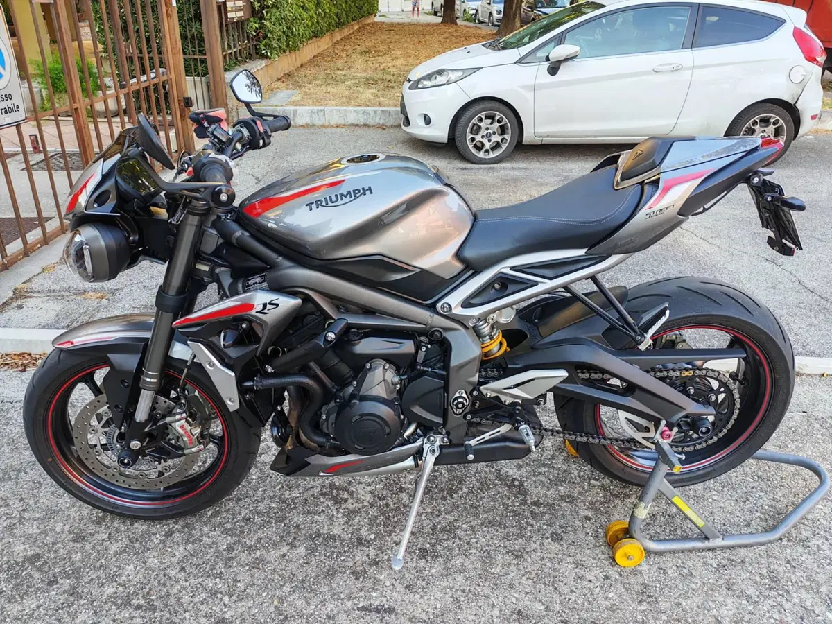 Triumph Street Triple RS (2020 - 22) (2)