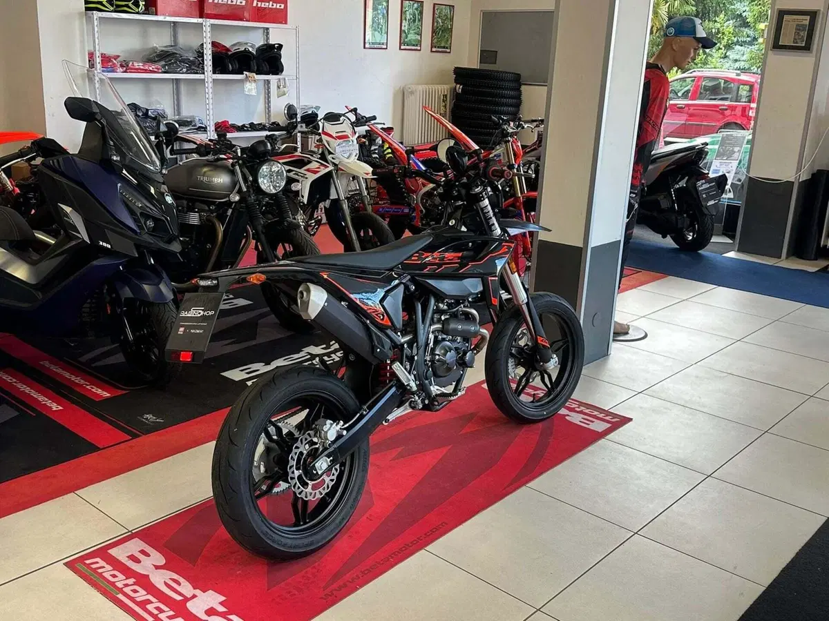 Betamotor RR 125 4T Motard T (2025 - 26) (3)