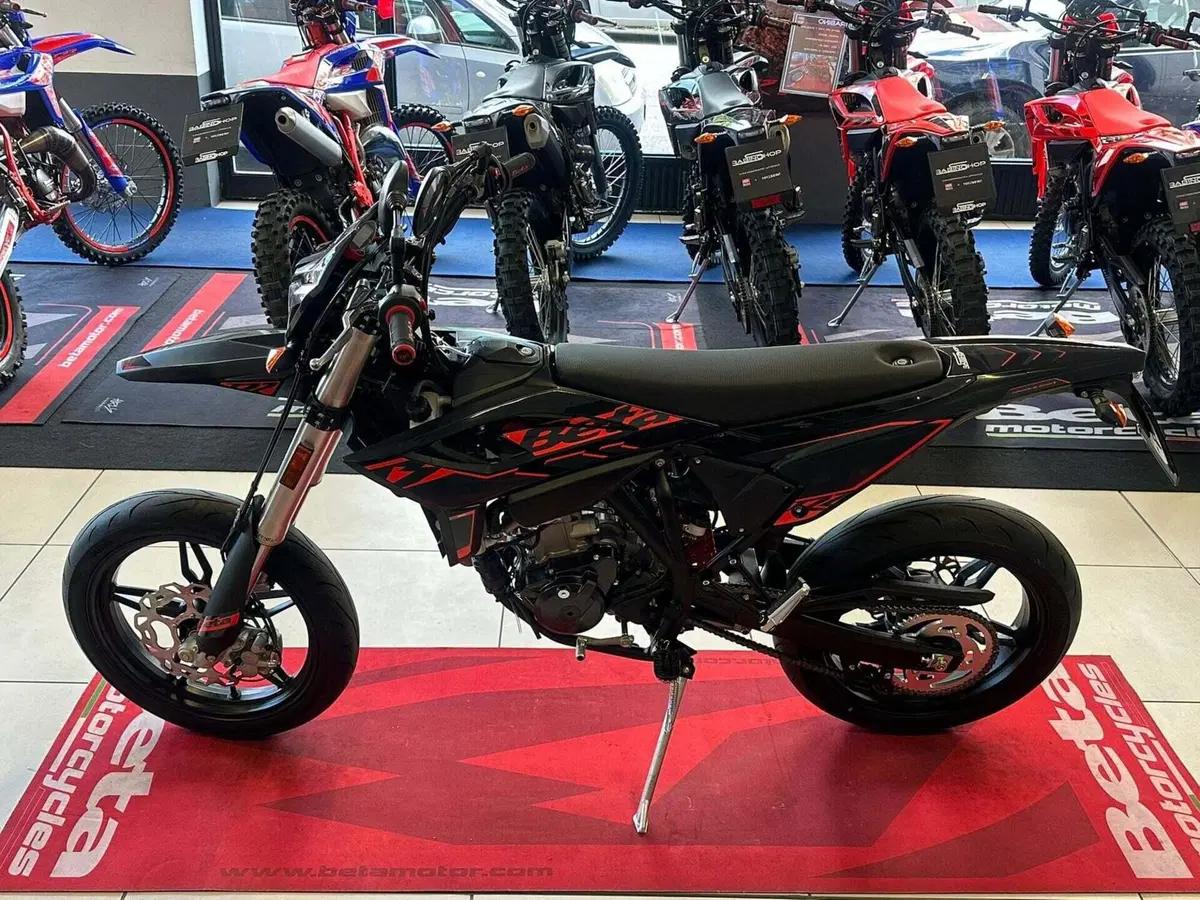 Betamotor RR 125 4T Motard T (2025 - 26) (6)