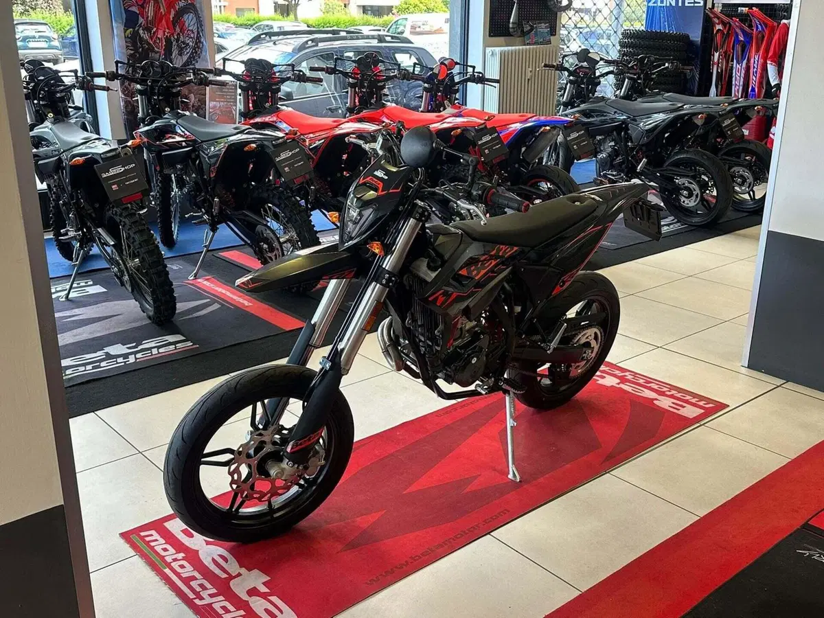 Betamotor RR 125 4T Motard T (2025 - 26) (7)