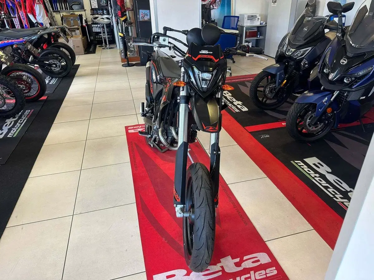 Betamotor RR 125 4T Motard T (2025 - 26) (8)