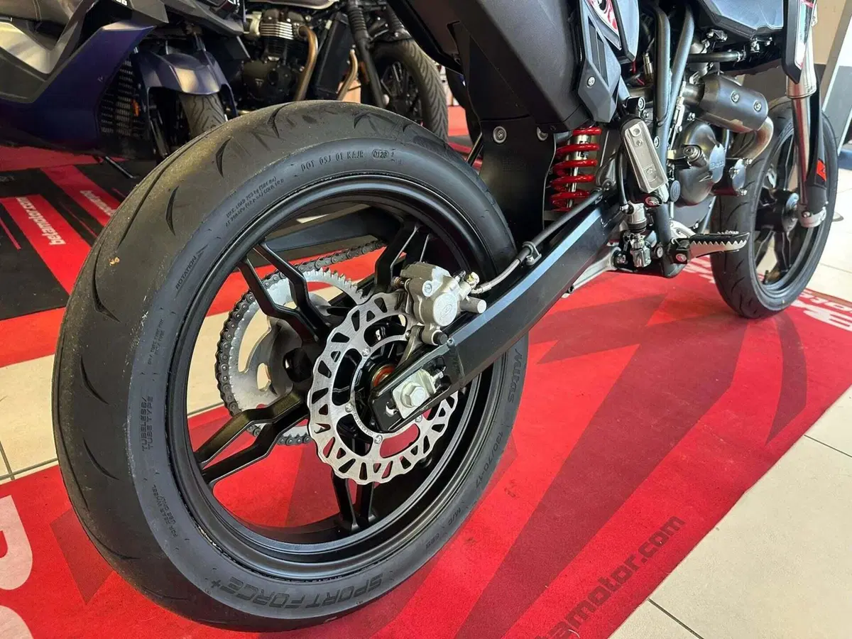 Betamotor RR 125 4T Motard T (2025 - 26) (13)