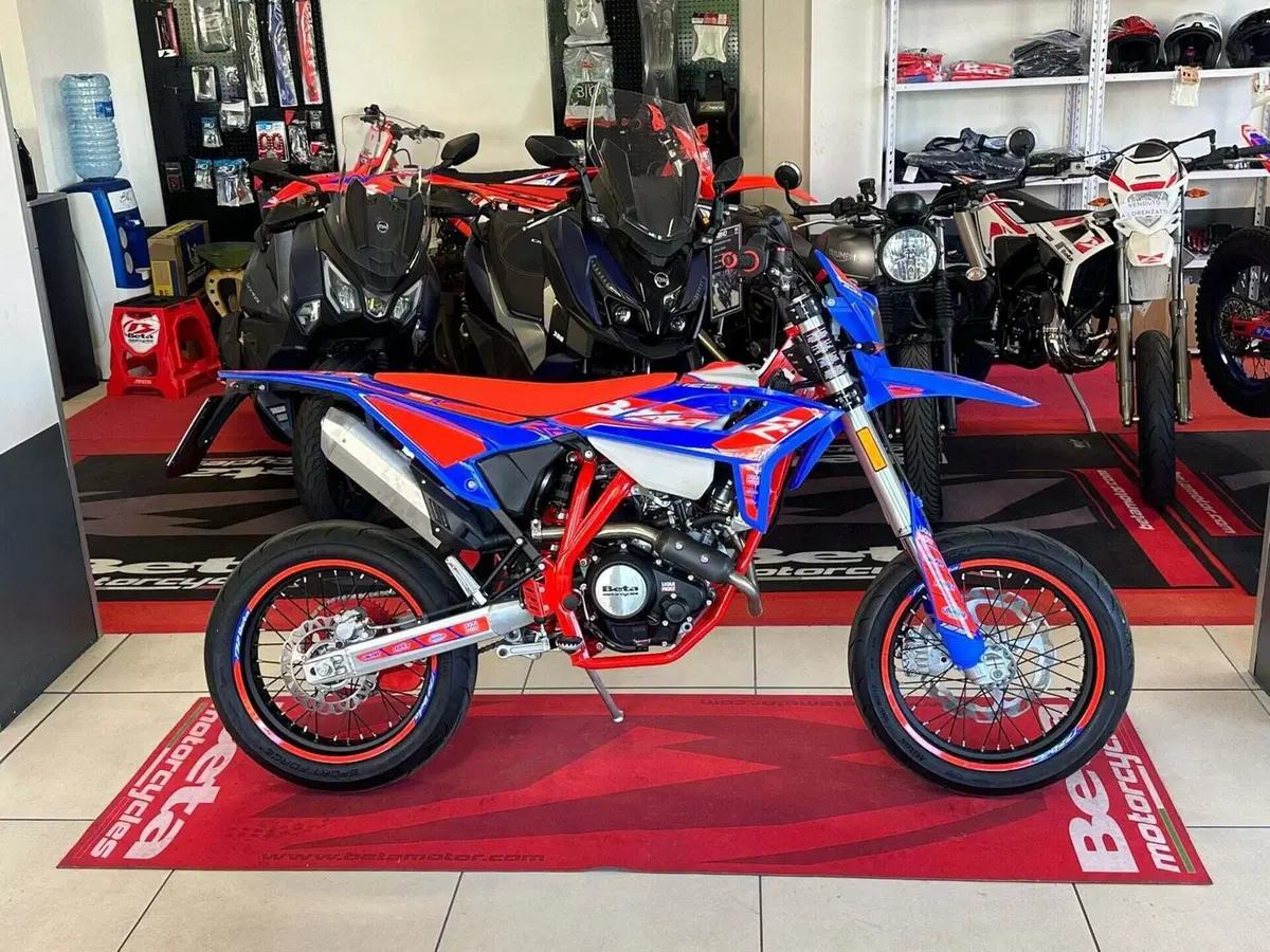 Betamotor RR 125 4T Motard R (2025 - 26) (2)
