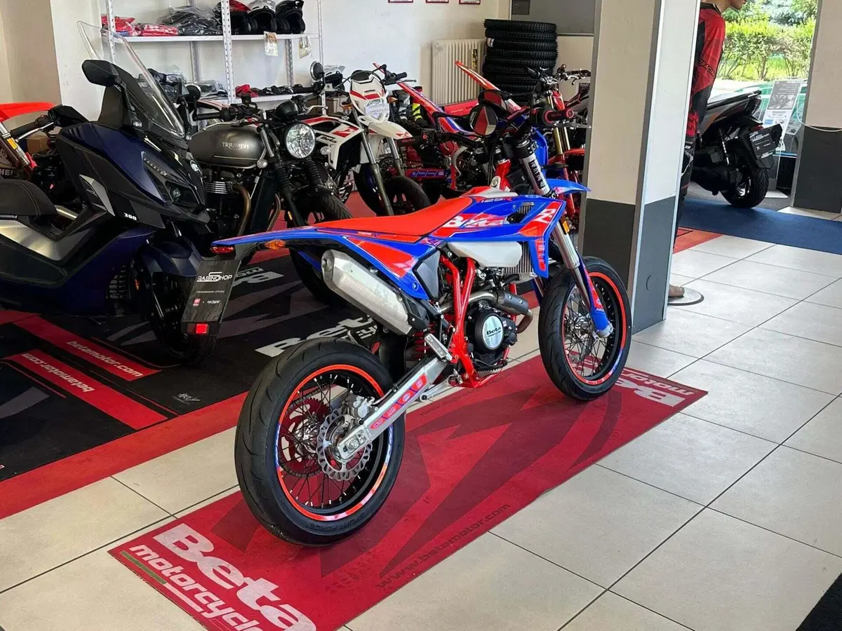 Betamotor RR 125 4T Motard R (2025 - 26) (3)