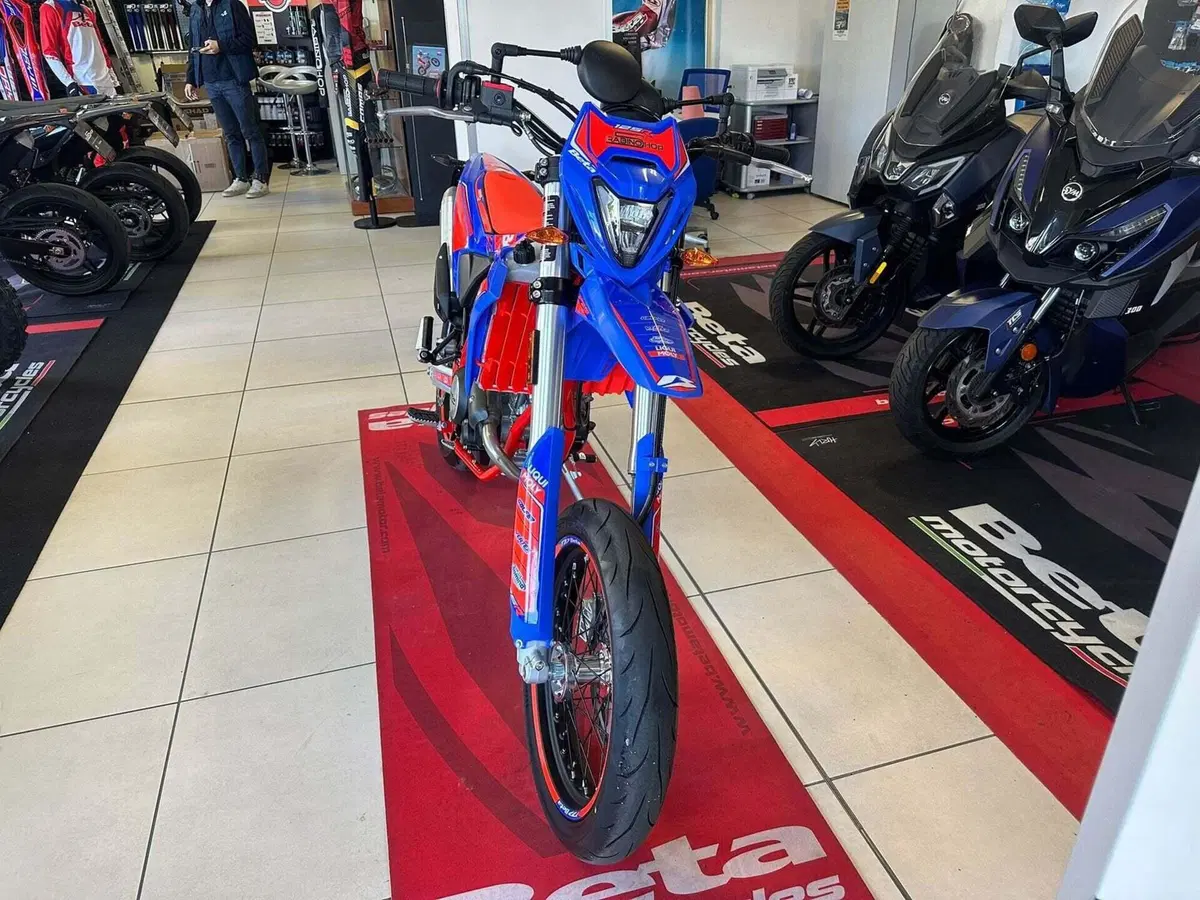 Betamotor RR 125 4T Motard R (2025 - 26) (8)