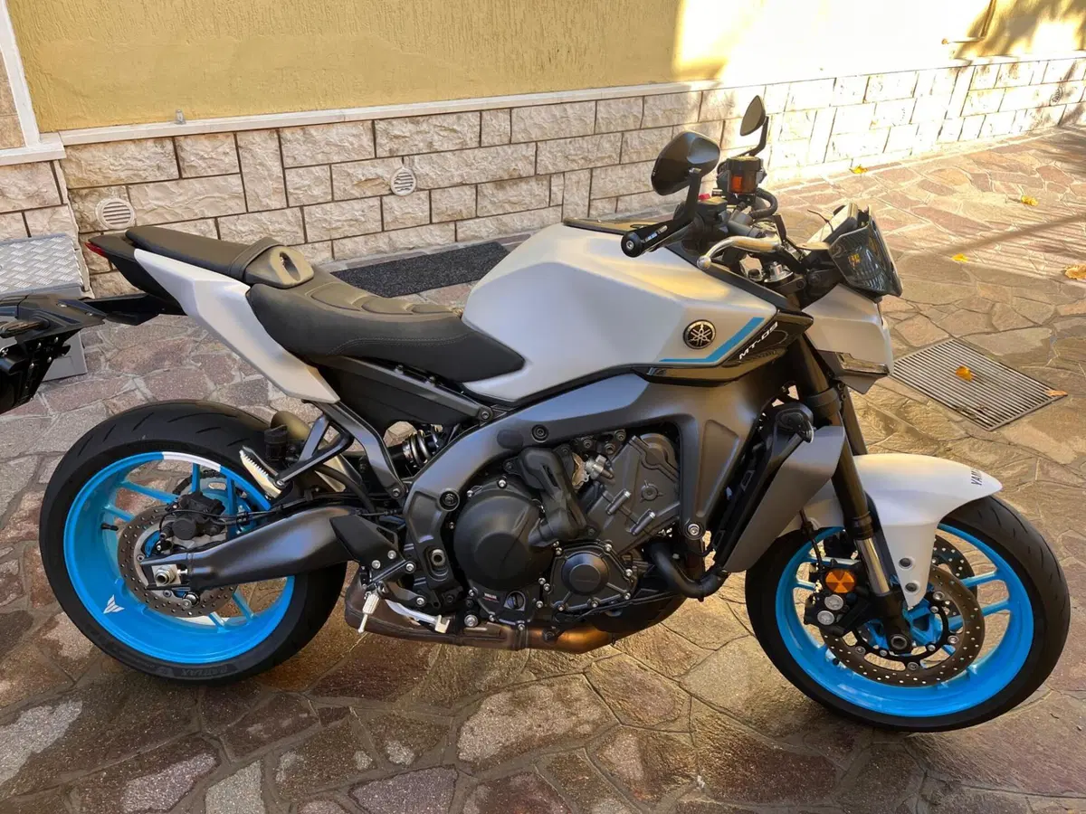Yamaha MT-09 Y-AMT (2024 - 26) (2)
