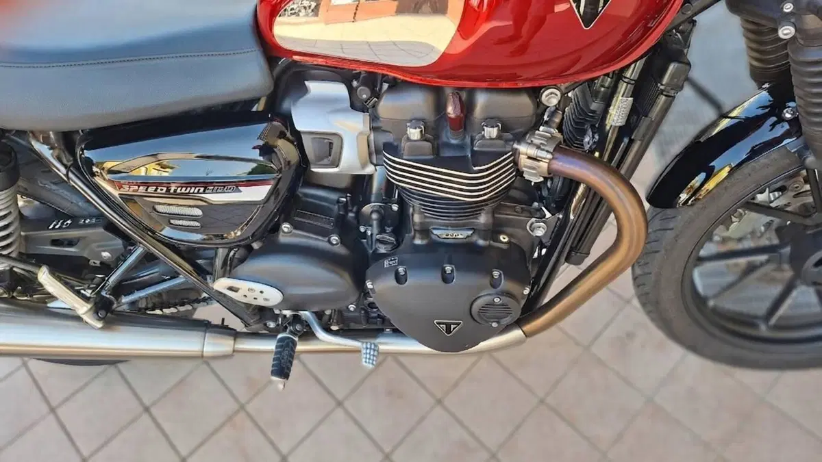 Triumph Speed Twin 900 Chrome Edition (2023) (6)