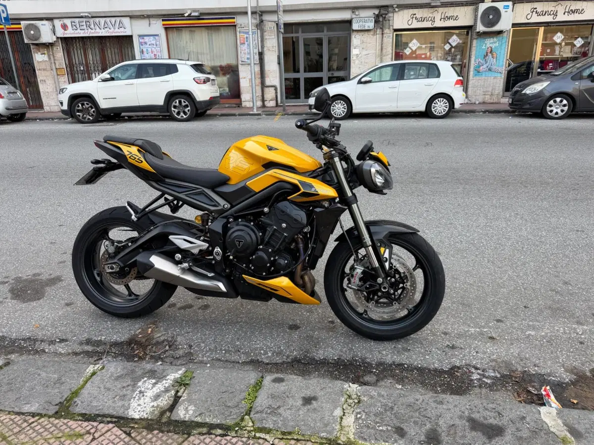 Triumph Street Triple 765 RS (2023 - 26) (11)