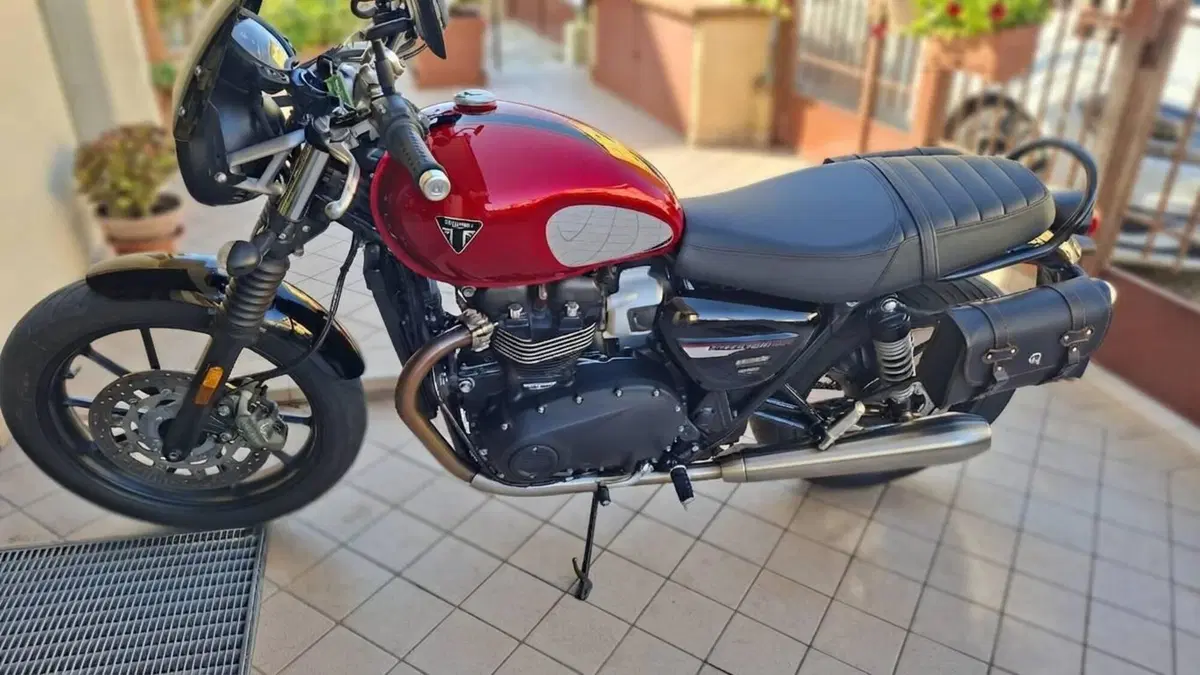 Triumph Speed Twin 900 Chrome Edition (2023) (2)
