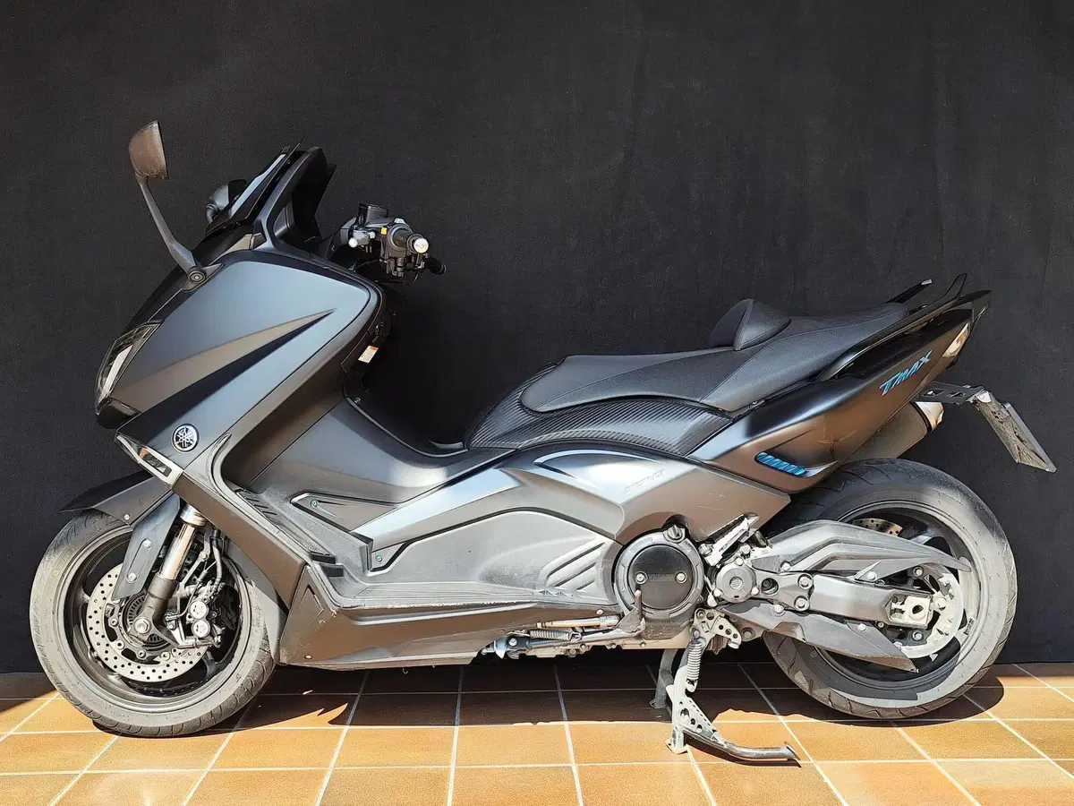 Yamaha T-Max 530 (2015 - 16) (2)