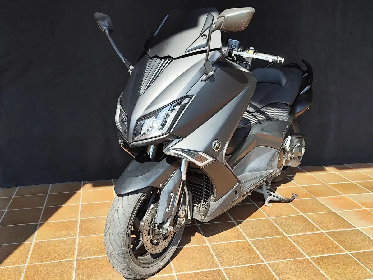 Yamaha T-Max 530 (2015 - 16) (6)