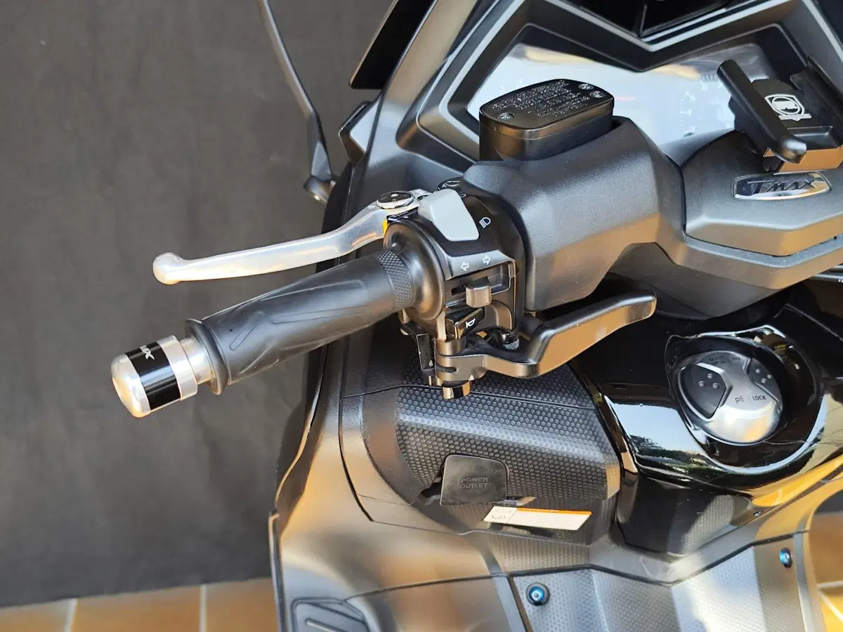 Yamaha T-Max 530 (2015 - 16) (16)