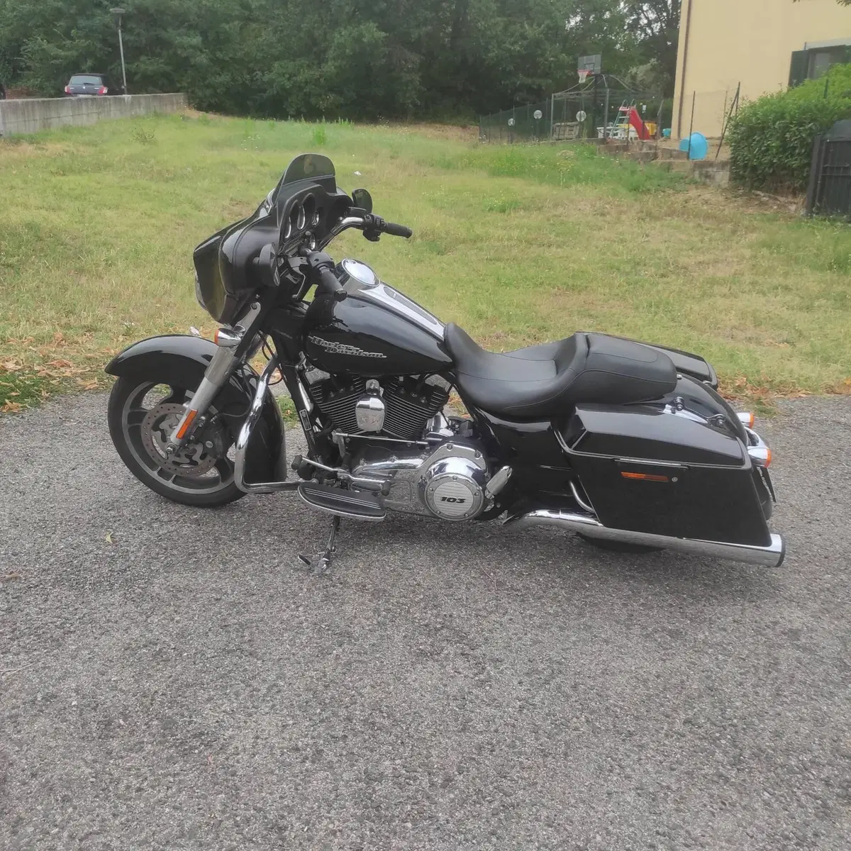 Harley-Davidson 1690 Street Glide (2011 - 13) - FLHX (5)