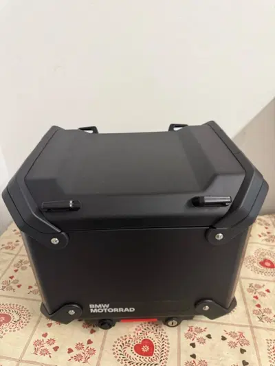 BMW Topcase in alluminio nero