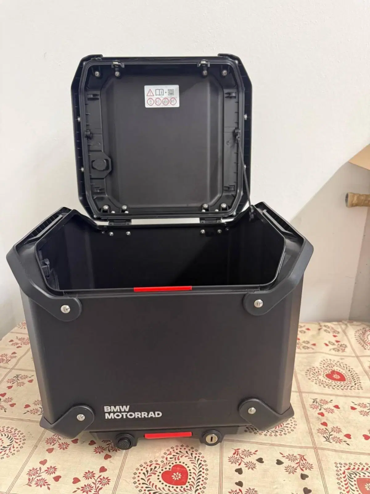 BMW Topcase in alluminio nero (2)