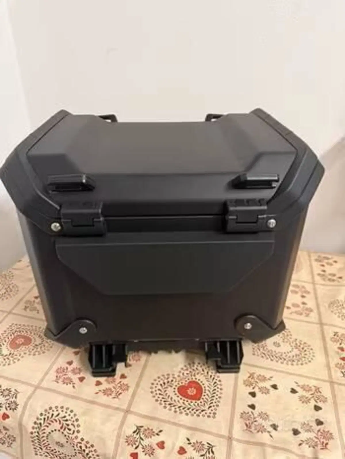 BMW Topcase in alluminio nero (3)