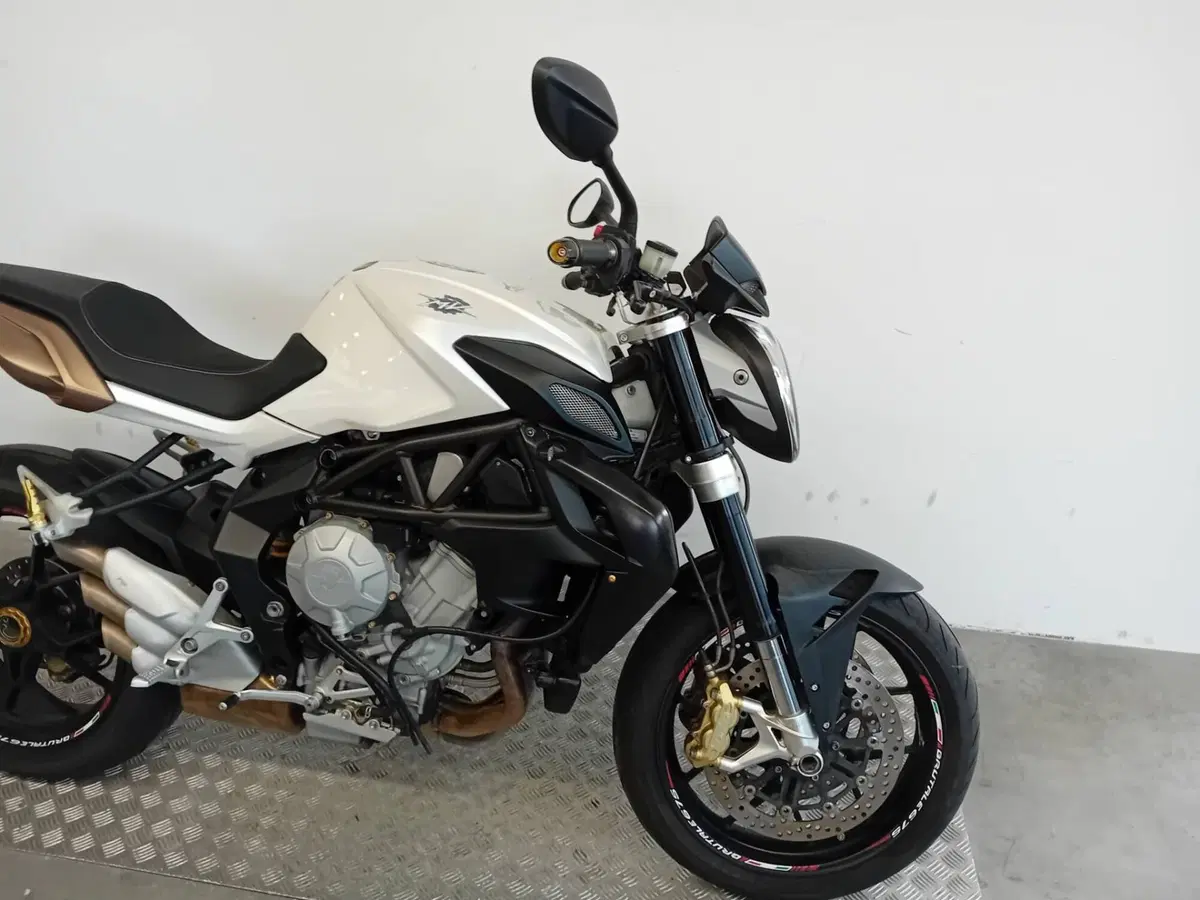 MV Agusta Brutale 675 (2011 - 15) (7)